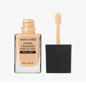 کرم پودر مات وت اند وایلد مدل فتوفوکوس رنگ Soft Beige _ گالری لیلیوم