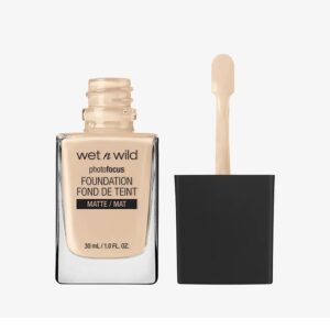 کرم پودر مات وت اند وایلد مدل فتوفوکوس رنگ Soft Ivory _ گالری لیلیوم
